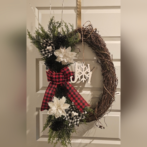 Handmade Farmhouse-style Oval Buffalo Plaid Holiday Wreath. 1 Of A Kind - Picture 4 of 9